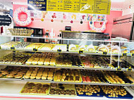 Mangum Donuts Thai Foods inside