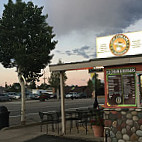 Ice Cream Burger outside