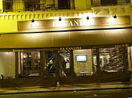 Brasserie La Cantine de Deauville inside