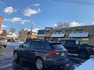 Bob's Bagels outside