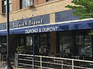 Dupond Et Dupont outside