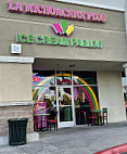 La Michoacana Plus outside