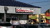 Jax Donuts outside