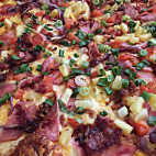 Round Table Pizza food