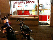 Chanony Pizza outside