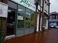 Jilly's Cafe outside