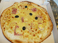Pizza Chez Cyril food