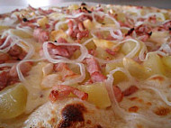 Pizza Des Vents food