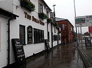 The Bulls Head outside