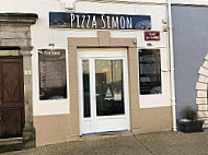 Pizza Simon outside