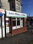 Lee's Plaice 4 Chips outside