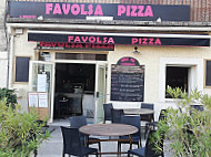 Favolsa Pizza inside