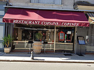 Copains Copines outside