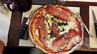 Pizza Fiorentina food