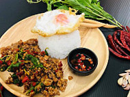 Che Ma Ruai Ahan Tam Sang food