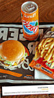 Str'eat Burger Fargues food