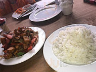 Yui's Thai Kitchen food
