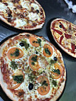 Pizz’ Micheli food
