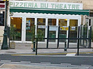 Pizzeria du Theatre outside
