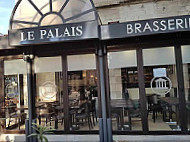 Le Palais Brasserie inside