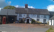 The Cruwys Arms outside