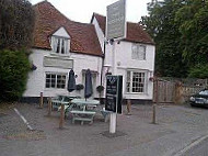 The Three Horseshoes outside