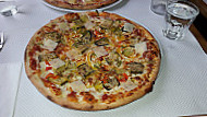 La Pizza Doree food