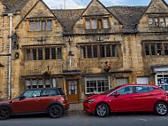 Badger's Hall Tea Room outside