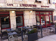 Café De L'industrie inside