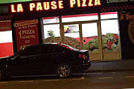 La Pause Pizza outside