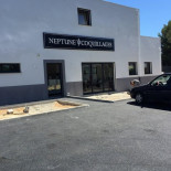 Neptune Coquillages outside