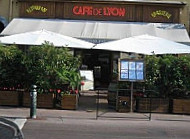Cafe de Lyon outside