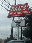 Dan's Hamburgers outside