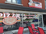 Pizzeria Lac Megantic inside
