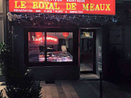 Le Royal De Meaux outside