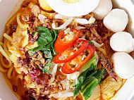 Mee Kari Loken food