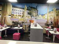 Yogurteria/cafeteria Capricci inside