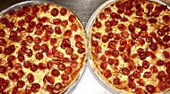 Minnelli's Pizza food