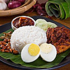 Nasi Lemak Ayam Goreng Berempah food