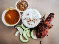 Po-g Nasi Kukus Ayam Berempah food