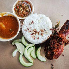 Po-g Nasi Kukus Ayam Berempah food