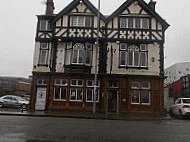 The Kings Head outside