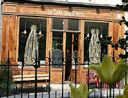 Le Cafe des Z'Arts outside