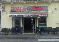 Oscar Café inside