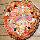 Luciano Pizza food