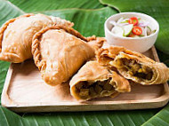 Hot Karipap Giant food