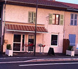 Cafe du Peloux outside