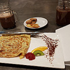 Le Loona Cafe food