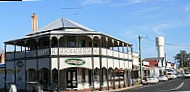 Lockyer Hotel outside