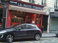 Le Petit Tiberio outside